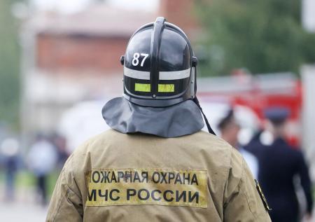 Автомобиль взорвался у подъезда жилого дома в Новосибирске