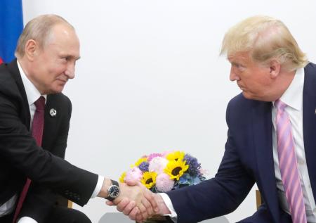Стало известно, с чего начался телефонный разговор Путина и Трампа