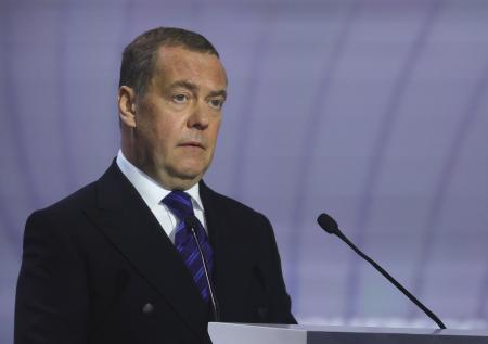 Медведев предупредил о критической близости глобальной катастрофы
