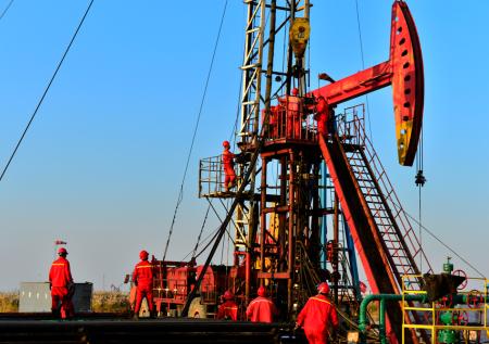Энергетик ответил, отразится ли на России сокращение поставок нефти в Китай