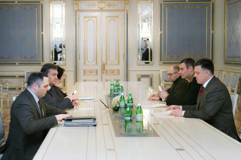 Андрей Портнов, Виктор Янукович, Елена Лукаш, Арсений Яценюк, Виталий Кличко и Олег Тягнибок