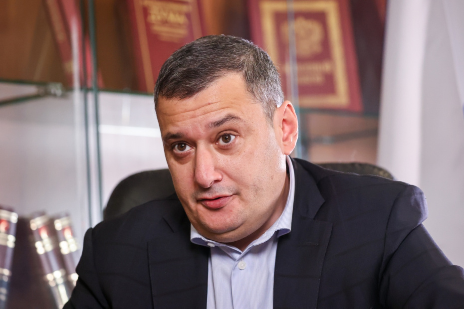 Александр Хинштейн