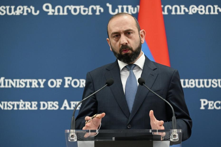 Министр иностранных дел Армении Арарат Мирзоян на пресс-конференции по итогам встречи с министром иностранных дел РФ Сергеем Лавровым в Ереване