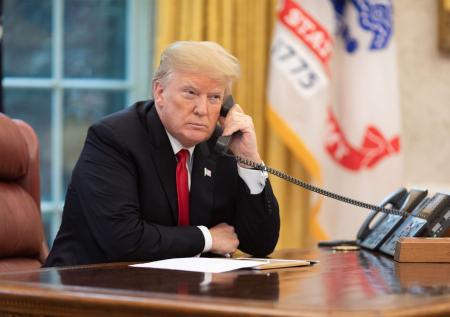 Сенатор США объяснил контакты Трампа с Путиным