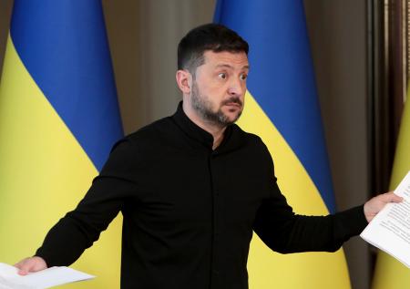 В Госдуме объяснили, зачем Зеленскому два ряда охранников