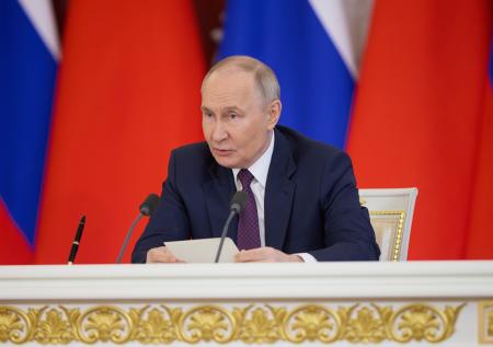 Путин призвал противостоять расизму, ксенофобии и порабощению
