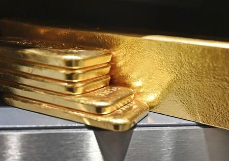 Компания россиян похитила десятки килограммов чистого золота