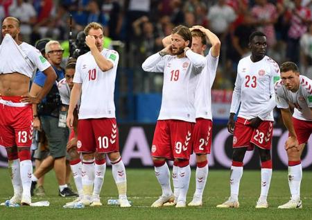 Сборная Канады потерпела сокрушительное поражение и вылетела с ЧМ по хоккею