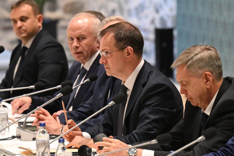 Помощник президента РФ Владимир Мединский на переговорах в Стамбуле