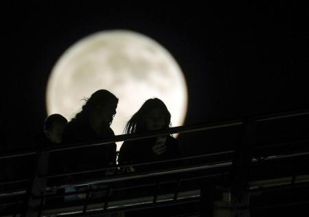 Фаза Луны сегодня, 24 мая 2025 года. Благодарим, грустим на свадьбе