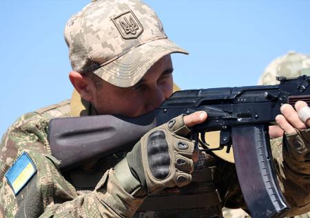 Украинский военный устроил стрельбу около харьковского супермаркета