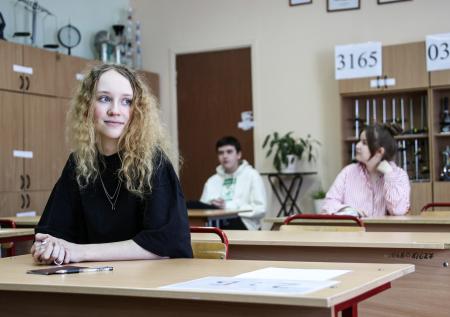 В РПЦ жестко раскритиковали отказ пустить школьницу с иконой на ЕГЭ