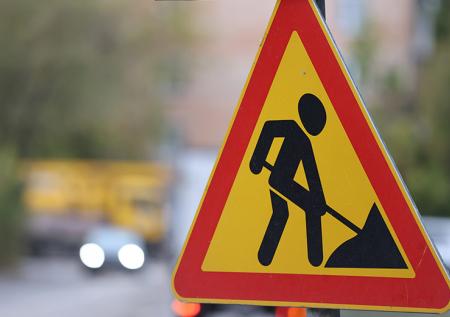 В Петербурге часть набережной Обводного канала превратилась в дыру