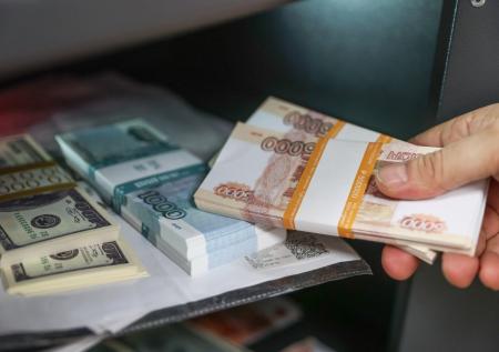 Лжесотрудники ФСБ заставили ребенка вскрыть сейф и обокрасть родителей