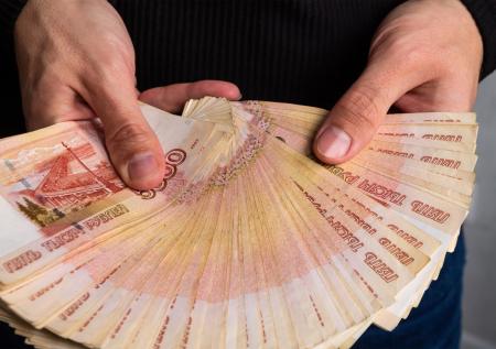Петербурженка заработала 180 тысяч рублей за 40 минут