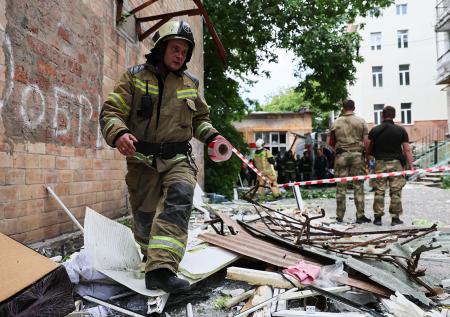Спасатели прекратили поиски после взрыва дома в Донецке