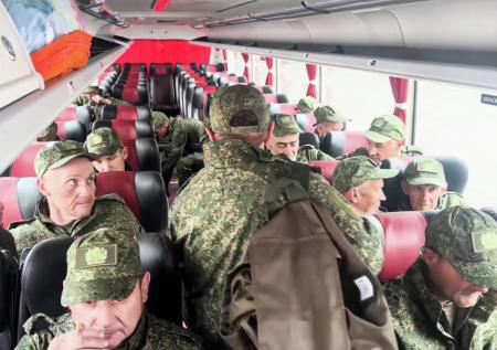Вернувшиеся из украинского плена бойцы позвонили своим семьям