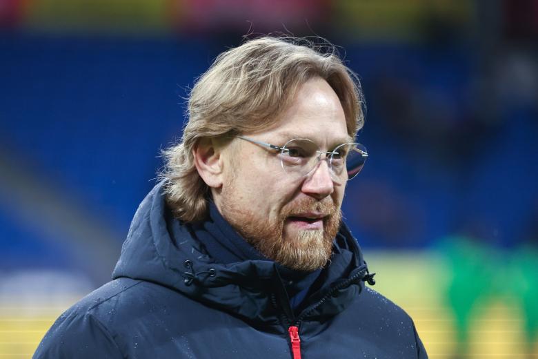Валерий Карпин