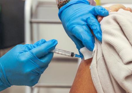 Pfizer и Moderna обязали предупреждать об опасностях вакцин