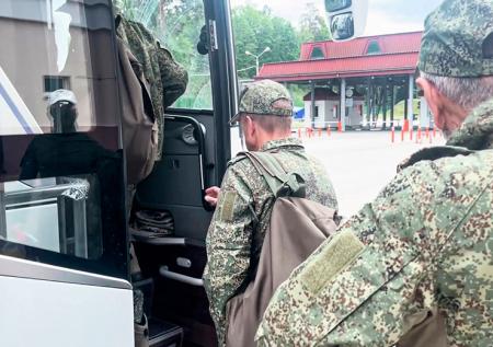 Экс-мэр с судимостью вернулся на родину после двух лет плена у ВСУ