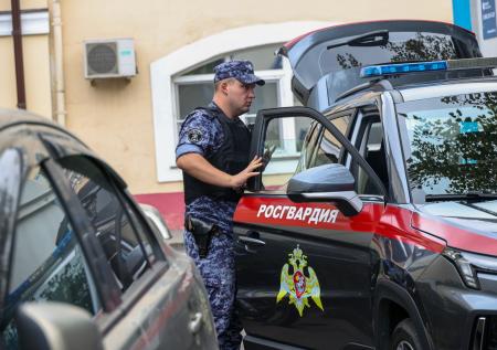 Парень с ножом попытался ворваться в детский сад в Казани