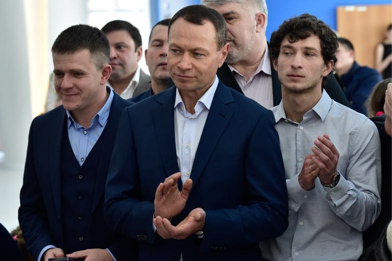 Бывший мэр Владивостока Владимир Николаев (в центре)