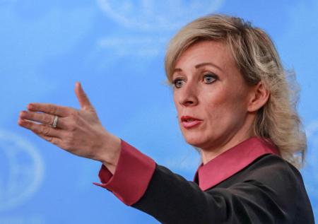 Захарова пошутила, что Макрону дала пощечину «рука Кремля»