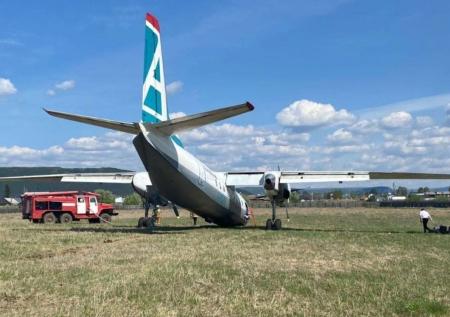Жесткое приземление Ан-24 в Киренске попало на видео