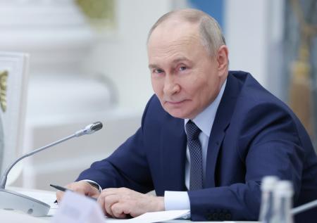 «Мы думали, он железный»: Путин раскрыл, является ли он киборгом
