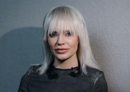 Кожаные трусы и акцент на груди. Как живет Глюк'oZа, принимает ли наркотики