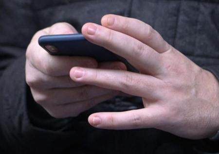 «Можно стать соучастником»: мошенники арендуют аккаунты в WhatsApp у детей