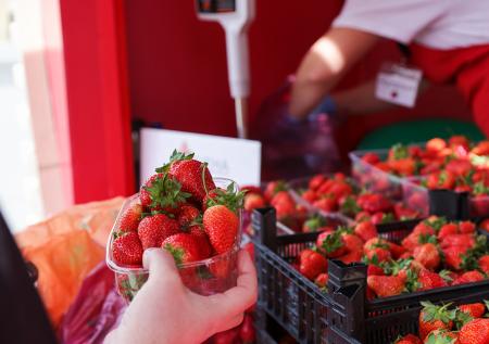 Россияне начали платить втридорога за фрукты и ягоды