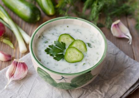 Быстро, вкусно и свежо: окрошка с минералкой — рецепт проще простого