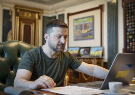 «Кто это такой»: в ГД прошлись по Зеленскому после слов об окончании СВО
