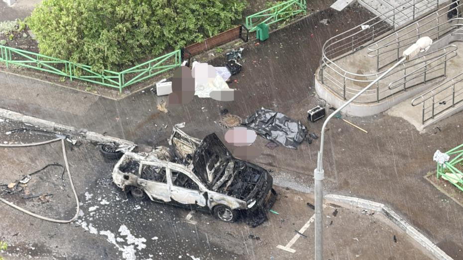 На месте взрыва автомобиля в Балашихе. Жертвой взрыва оказался заместитель начальника Главного оперативного управления (ГОУ) Генштаба Вооруженных сил России (ВС РФ) генерал-майор Ярослав Москалик