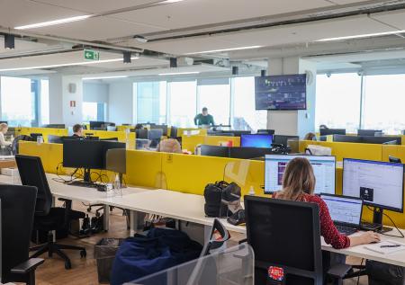 Врач посоветовал, как безопасно работать в офисе в жару