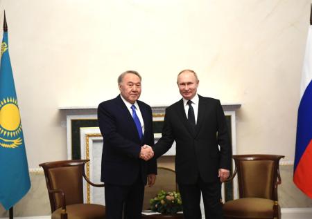 Путин встретился с экс-президентом Казахстана Назарбаевым в Кремле