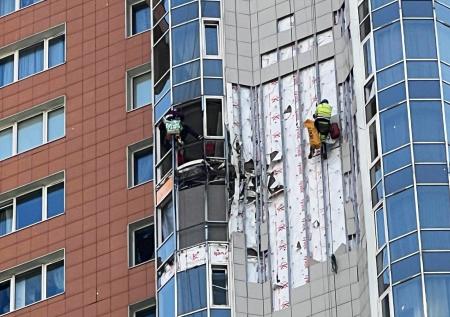 Дрон ВСУ влетел в московскую многоэтажку: фото жутких разрушений