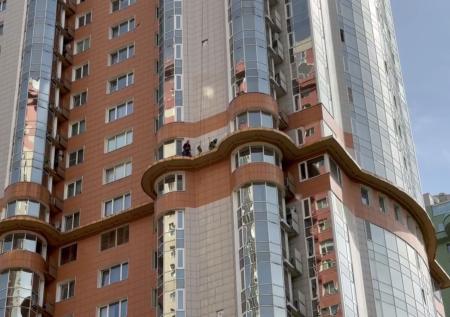 «До сих пор в себя прихожу»: жительница дома в Москве об атаке БПЛА
