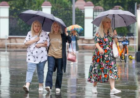 Погода в Москве в пятницу, 30 мая: ждать ли грозовые ливни и сильную жару
