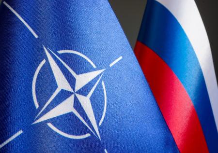 «Движемся к столкновению»: в Европе осудили давление НАТО на Россию