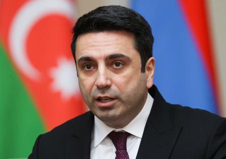 Спикер парламента Армении ответил на критику своих слов об армянах в Баку