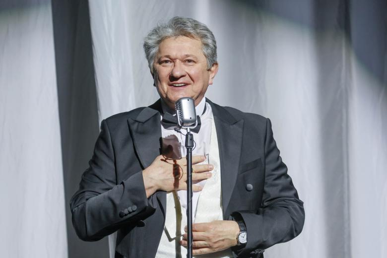 Андрей Ильин в сцене из спектакля «Прощай, конферансье»