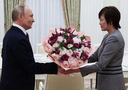 Японцы неожиданно отреагировали на видео со встречи Путина и вдовы Абэ