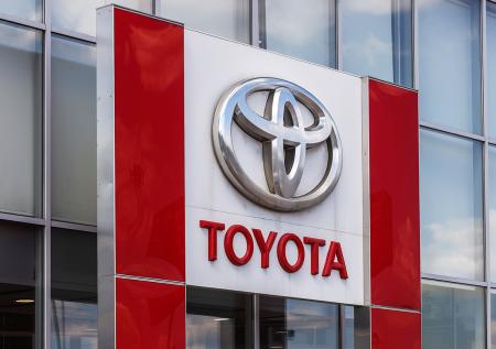 Автомобили Toyota вернулись в РФ: какие машины можно купить, сколько стоят