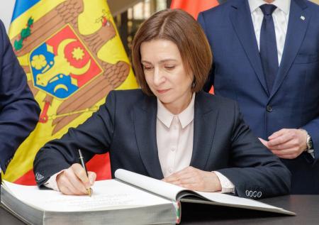 В Европе обрушились на обвиняемую в торговле детьми Санду