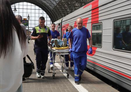Число пострадавших при крушении моста на поезд продолжает расти