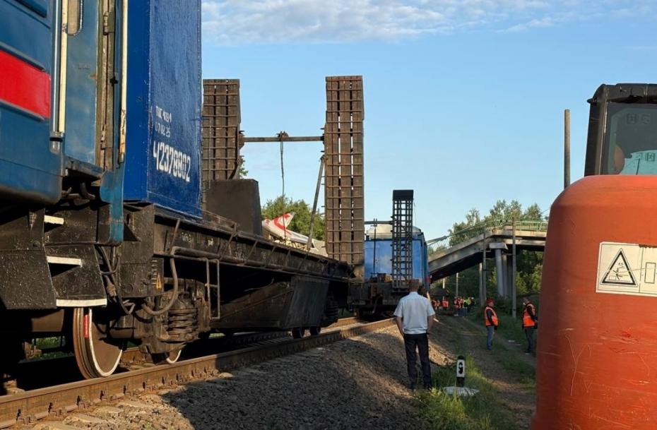 Обрушение моста на пассажирский поезд в Брянской области