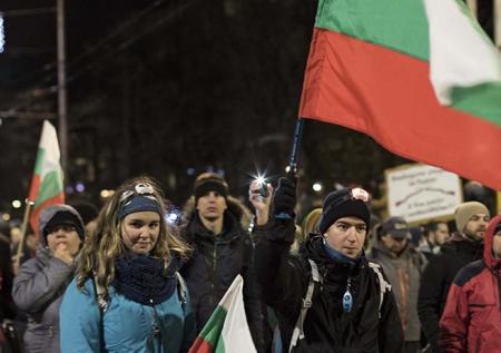 Жители Болгарии начали массовые протесты против перехода на евро