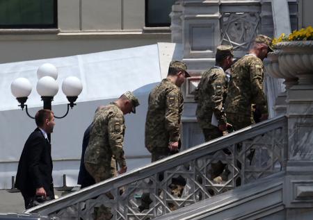 Члены украинской делегации снова прибыли на переговоры в военной форме